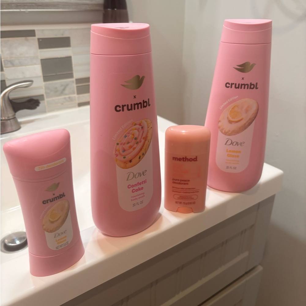 Dove x Crumbl Confetti Cake Body Wash - Pink